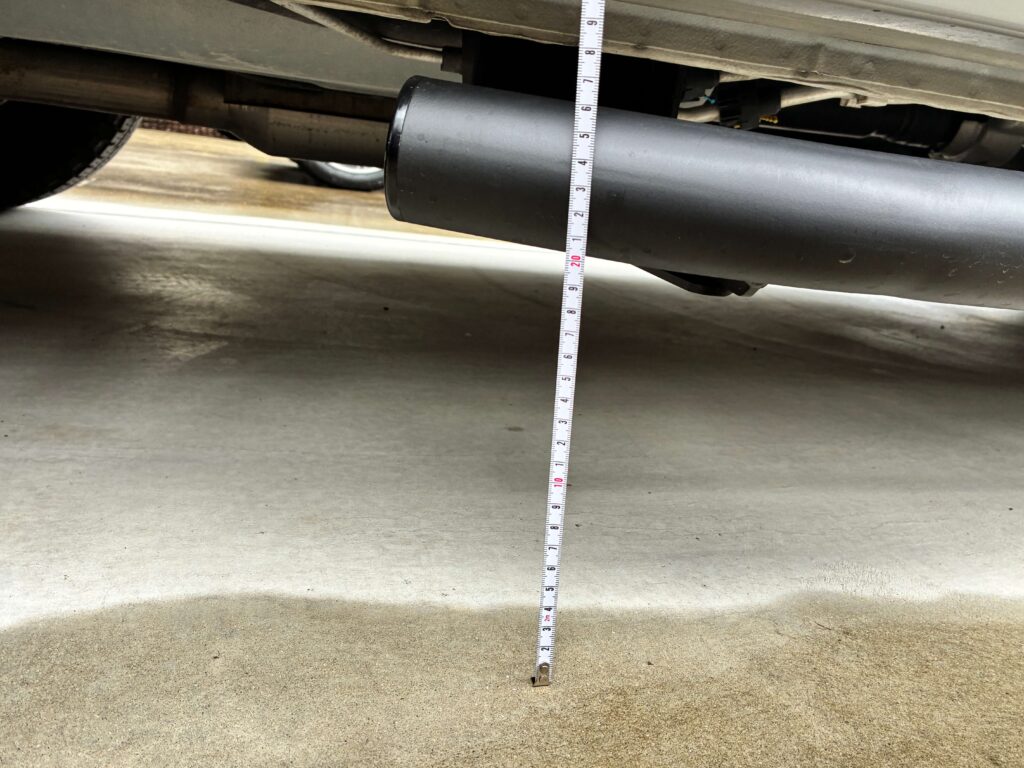 サイドステップ装着後のデリカD5の地上高