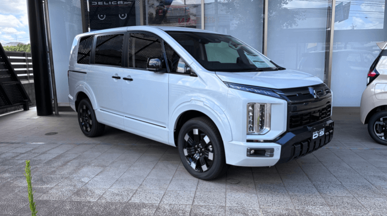 ディーラーで撮影した新型デリカD5（白）の展示車