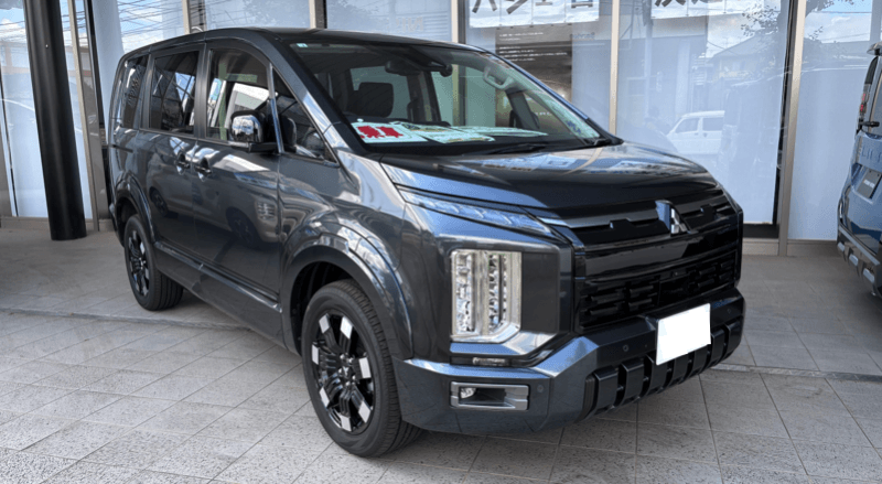 展示車で見た新型デリカD5（グレー）の外観