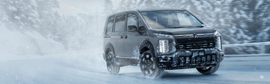新型デリカD5の雪上走行（出典：三菱自動車公式サイト）
