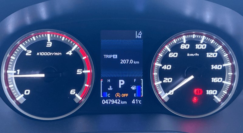 デリカD5のメーターに表示された総走行距離47,942km