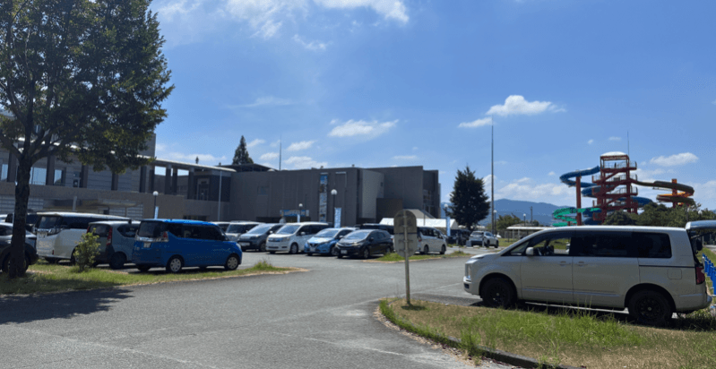 エミナースの無料駐車場に停めたデリカD5