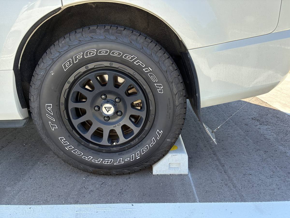 デリカD5に装着したBFGoodrichトレールテレーン235/70R16